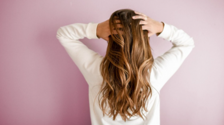 Glāb savus nedzīvos matus | Trīs sieviešu pieredze